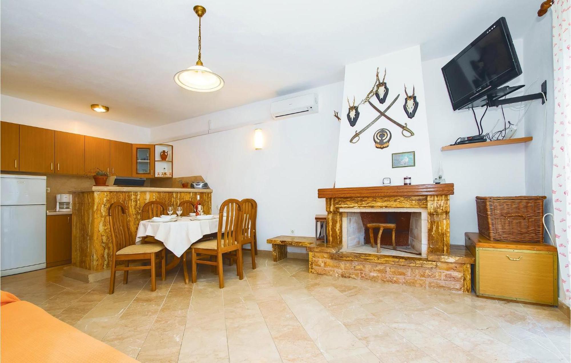Beautiful Home In Pucisca With Wifi Εξωτερικό φωτογραφία