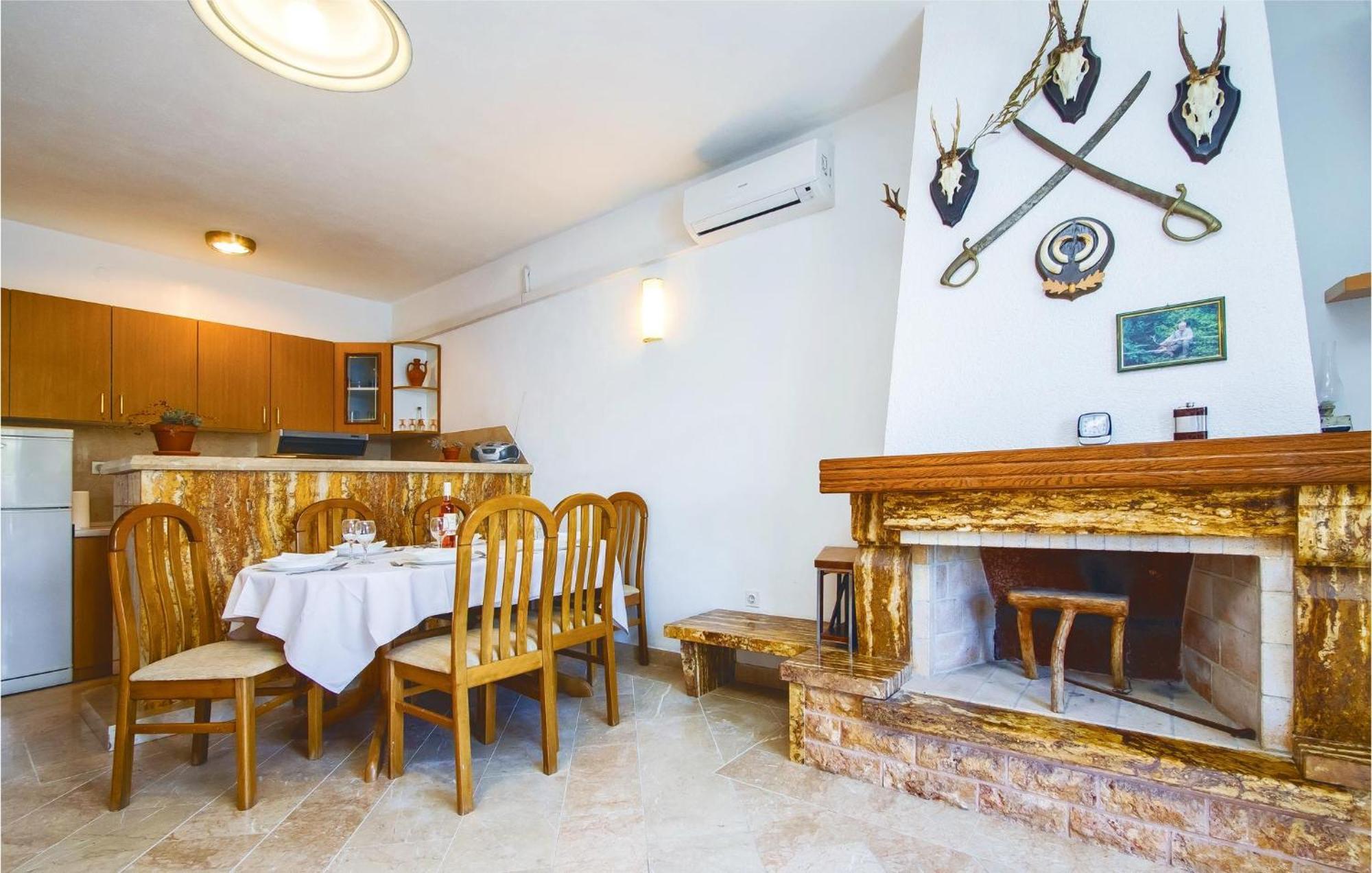 Beautiful Home In Pucisca With Wifi Εξωτερικό φωτογραφία